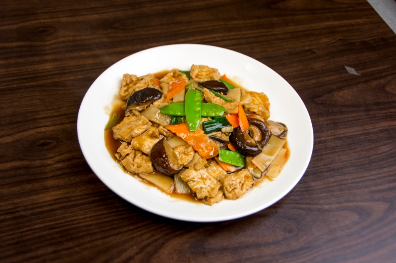 t03. fried tofu with shiitake & bamboo shoots 双冬豆腐